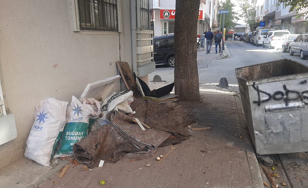 Çöpün Kenarına Bırakınca Oluyor Mu?