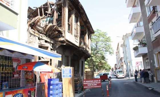 Tarihi Binalar Tehlike Saçıyor