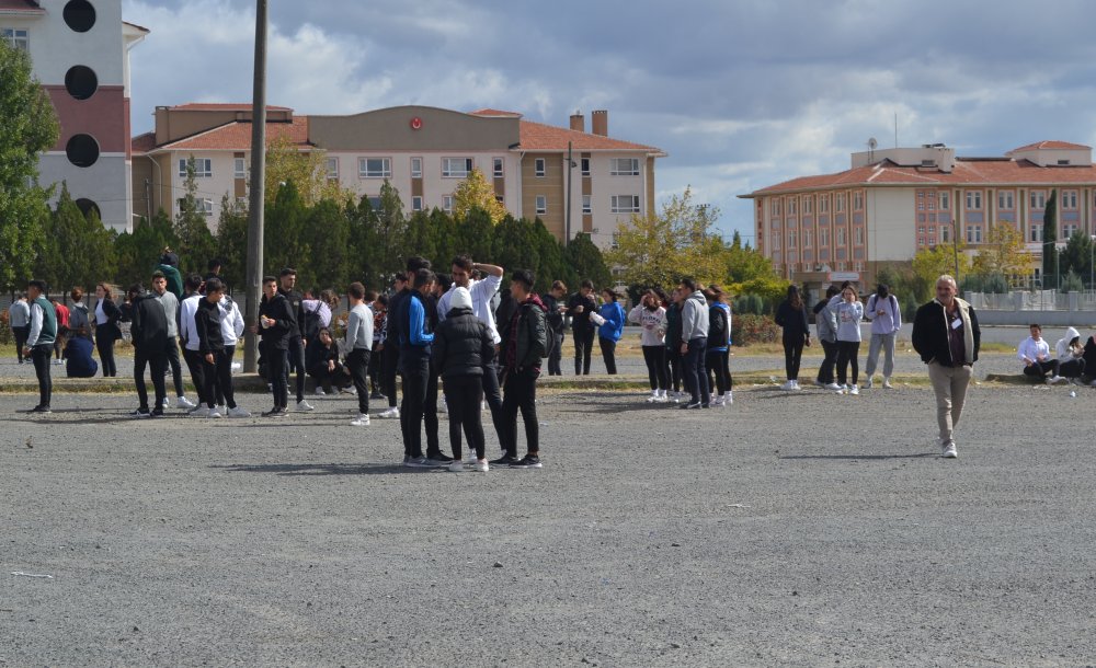 Binlerce Öğrenci Kaderine Terk Edildi 