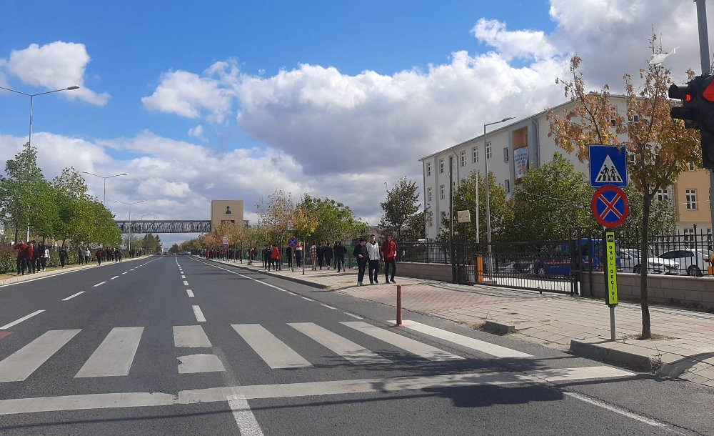 Binlerce Öğrenci Kaderine Terk Edildi 