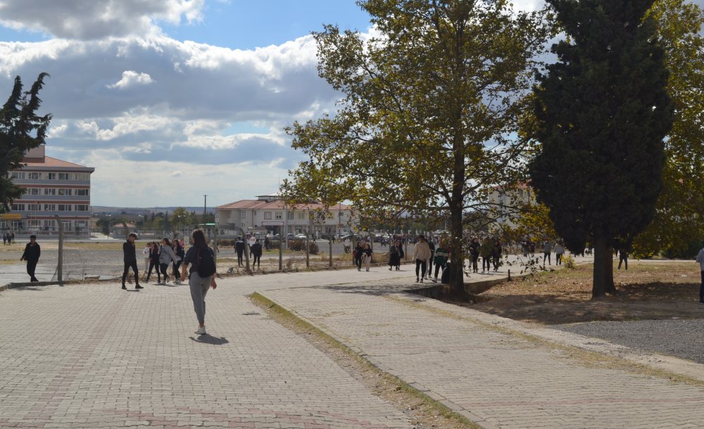 Binlerce Öğrenci Kaderine Terk Edildi 
