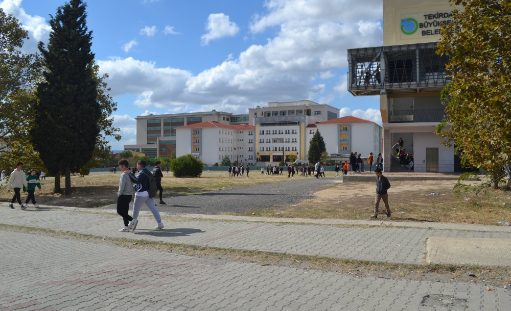 Binlerce Öğrenci Kaderine Terk Edildi 