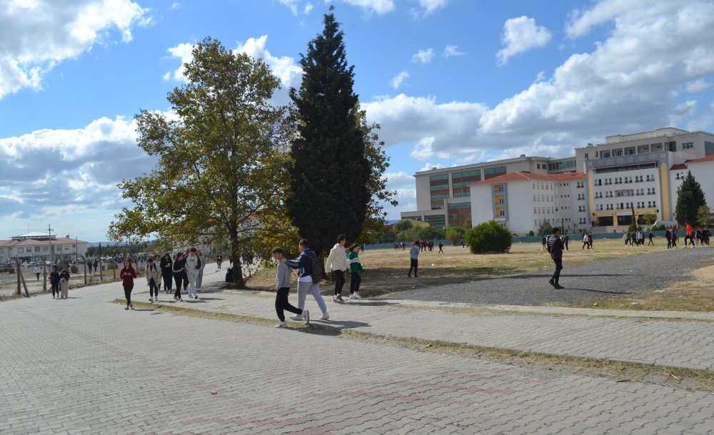 Binlerce Öğrenci Kaderine Terk Edildi 
