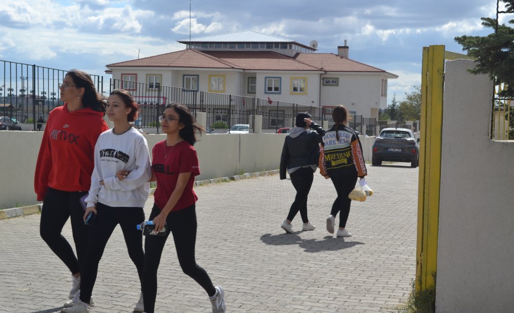 Binlerce Öğrenci Kaderine Terk Edildi 