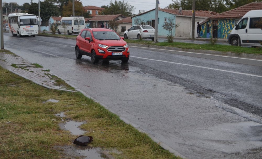Su Patlağı Nedeniyle Fatih Caddesi Göle Döndü 