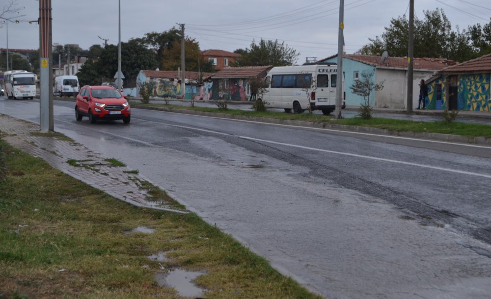 Su Patlağı Nedeniyle Fatih Caddesi Göle Döndü 