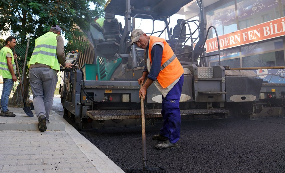 Çorlu'da Asfalt Serim Devam Ediyor
