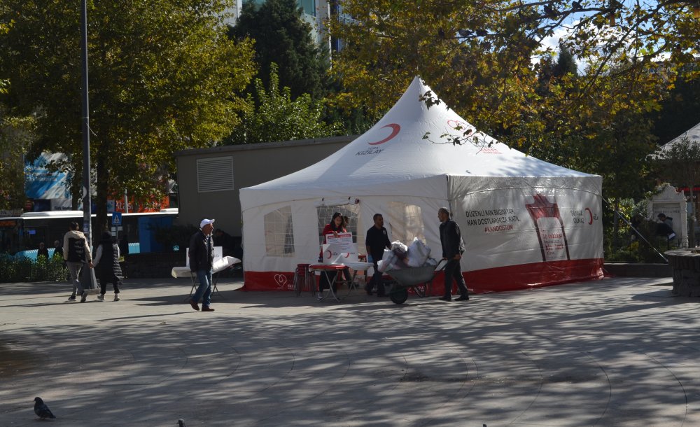 Kızılay Kan Toplamaya Devam Ediyor
