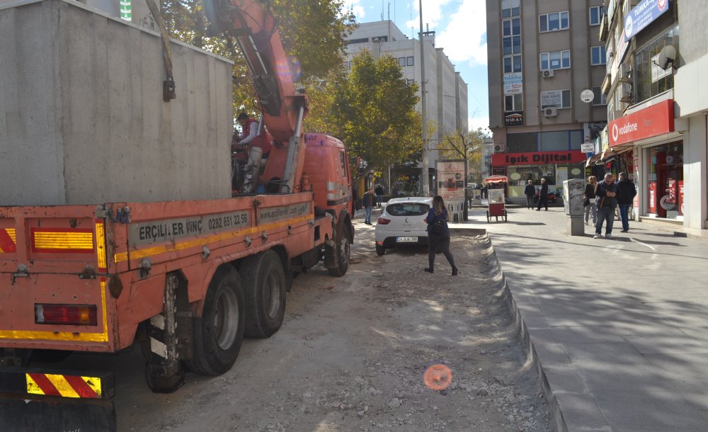 Uzayan Yol Çalışması Tepki Çekiyor 