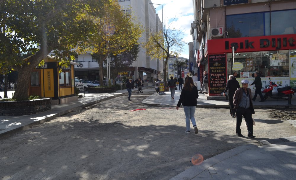 Uzayan Yol Çalışması Tepki Çekiyor 
