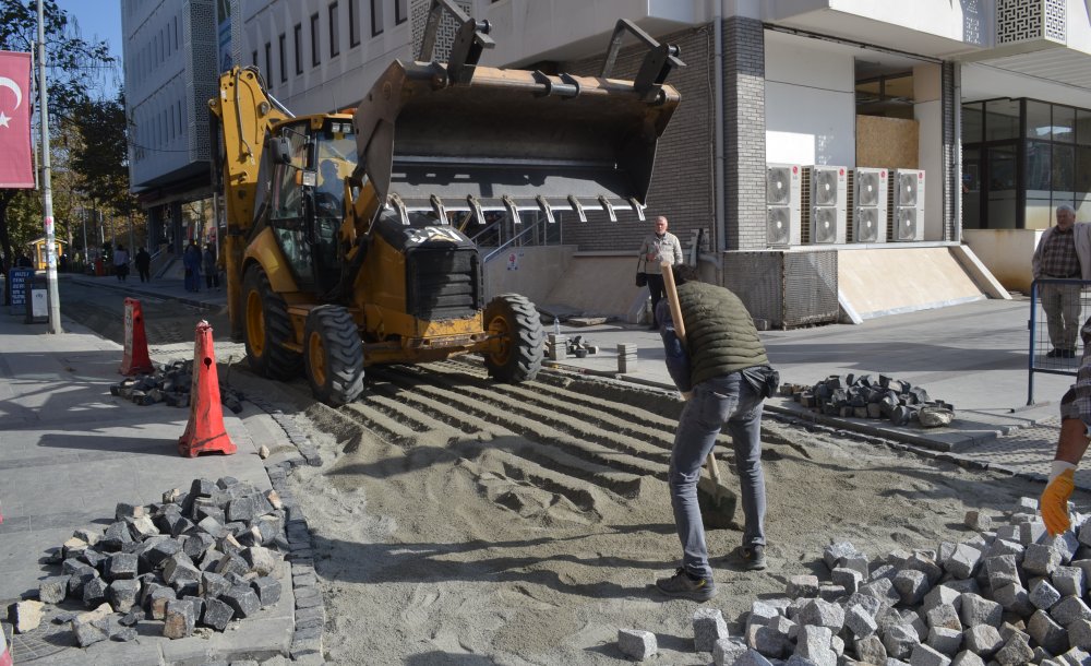 Arnavut Kaldırım Taşıyla Caddenin Çehresi Değişecek 