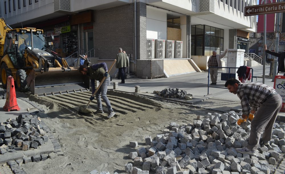 Arnavut Kaldırım Taşıyla Caddenin Çehresi Değişecek 