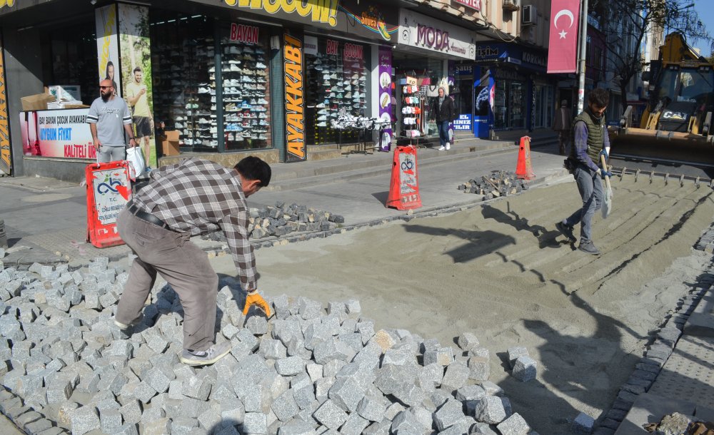 Arnavut Kaldırım Taşıyla Caddenin Çehresi Değişecek 