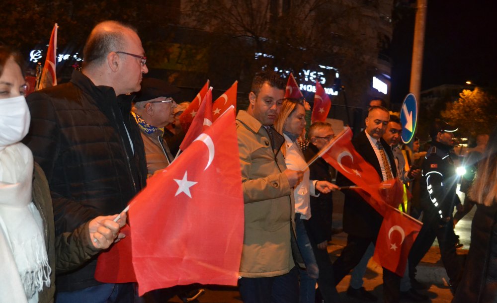 Binlerce Vatandaş Fener Alayına Katıldı