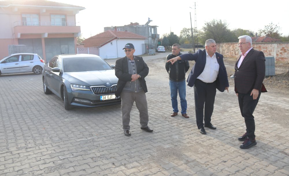 İğneler Mahallesinde Yol Çalışmalarını İnceledi