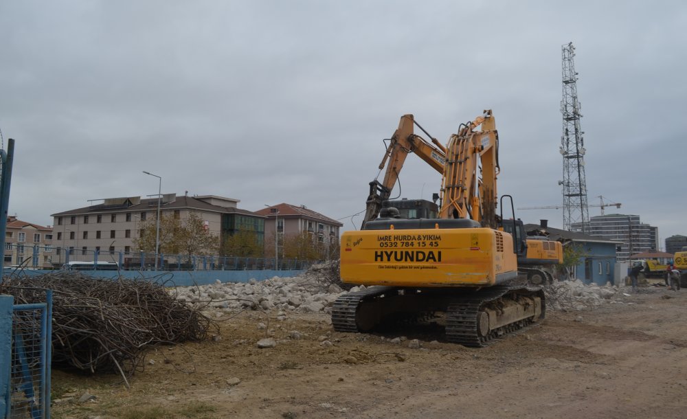 Tarihi Su Depoları Yıkıldı 
