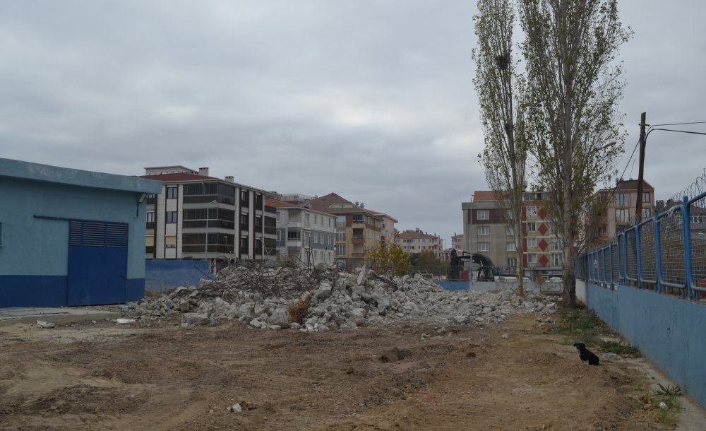 Tarihi Su Depoları Yıkıldı 