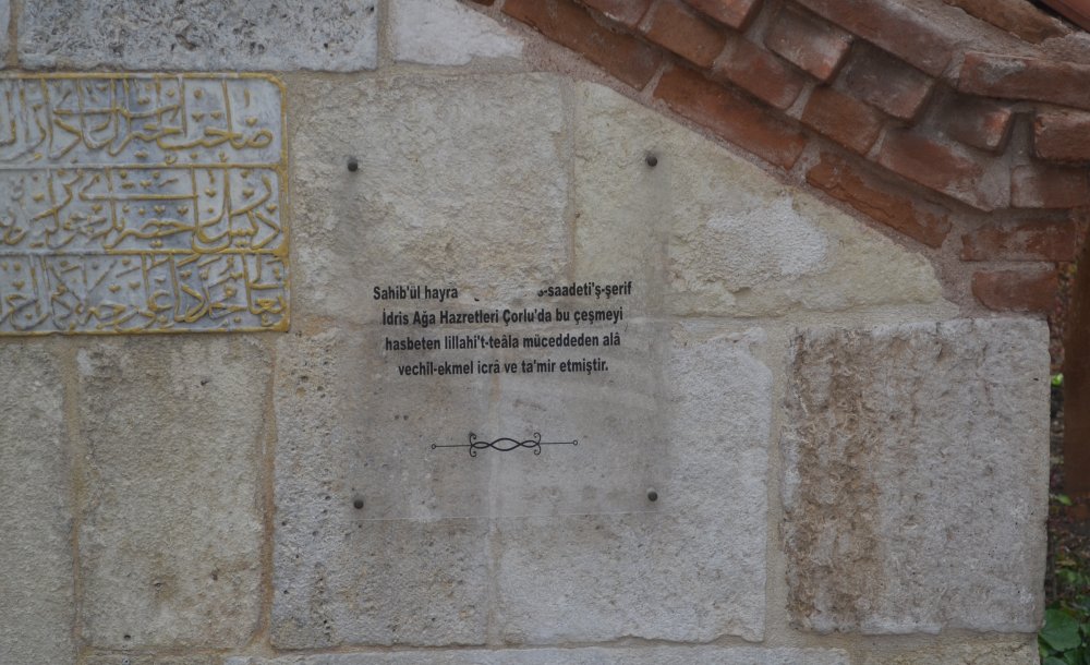 Tarihi Çeşmenin Kitabesindeki Yazılar Zarar Gördü 