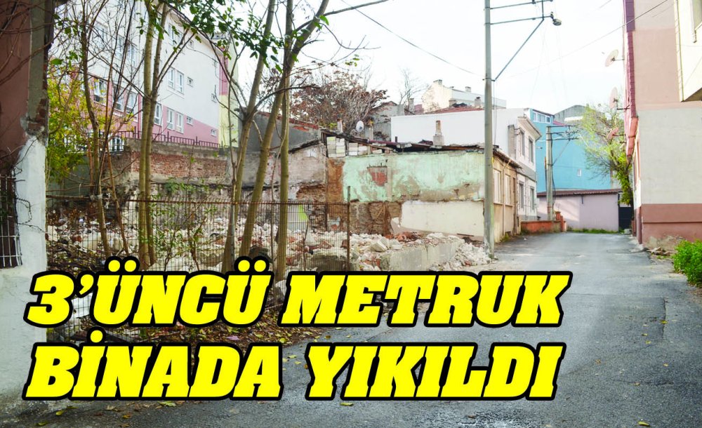 Aynı Sokaktaki 3'Üncü Metruk Binada Yıkıldı 