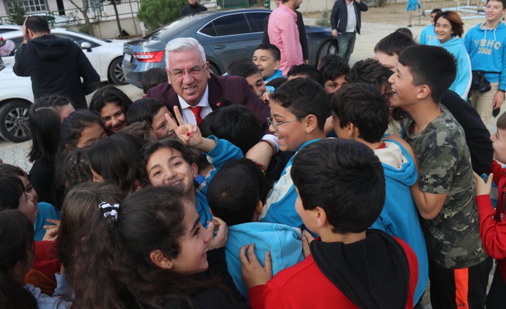 Öğrencilerden Başkan Yüksel'e Sevgi Gösteri