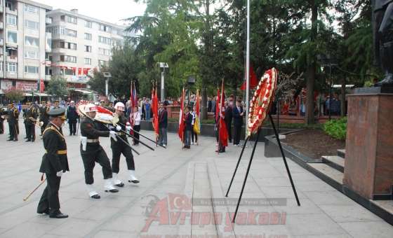 Atatürk Anıtına Çelenk Ve Tebriklerin Kabulü