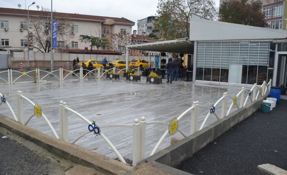 Düşen Bahçe Çitini Vatandaş Düzeltti 