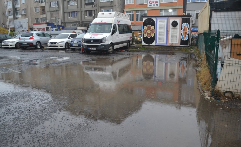 Her Yağmurda Göle Dönüyor 