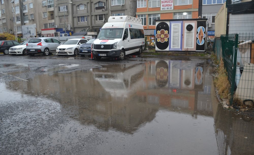 Her Yağmurda Göle Dönüyor 