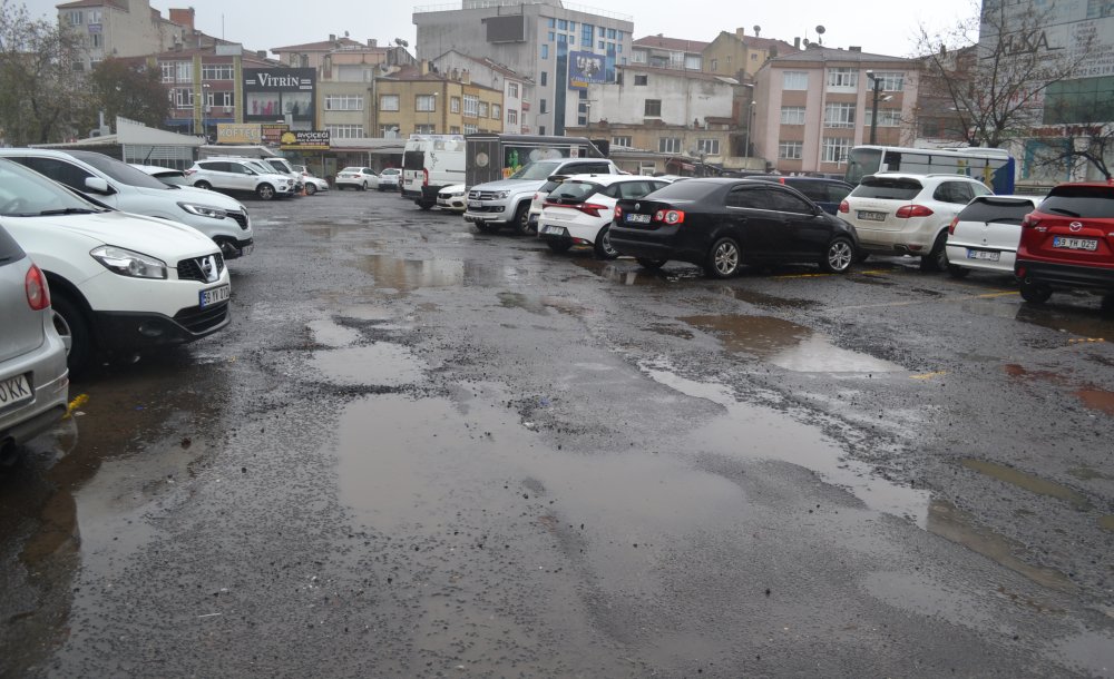 Her Yağmurda Göle Dönüyor 