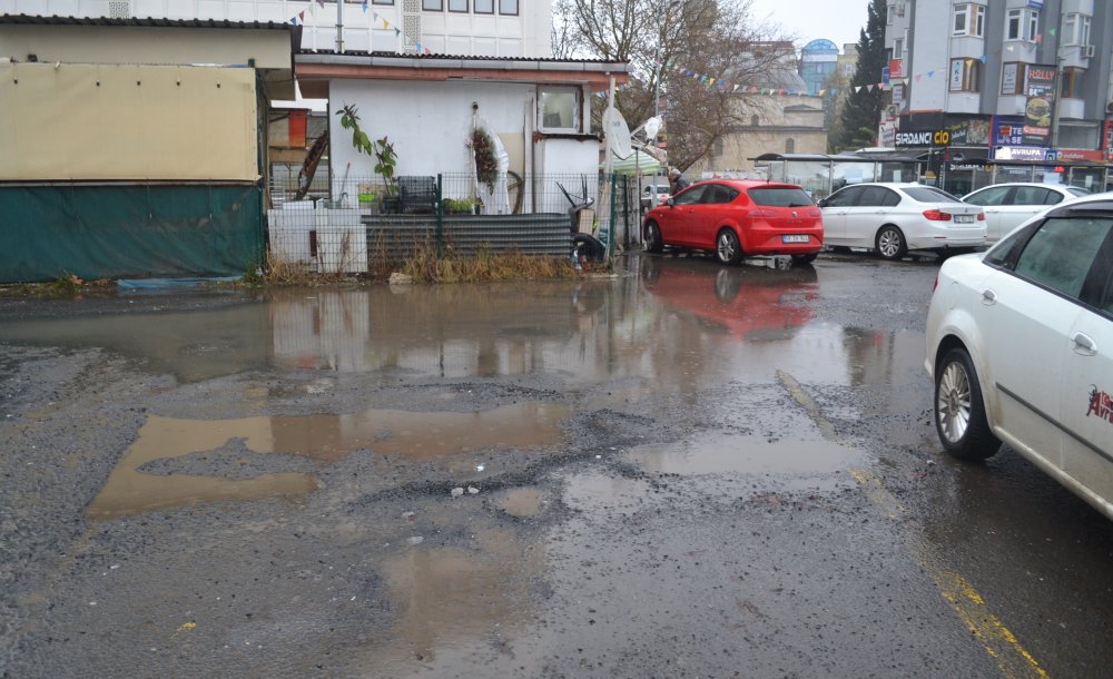 Her Yağmurda Göle Dönüyor 