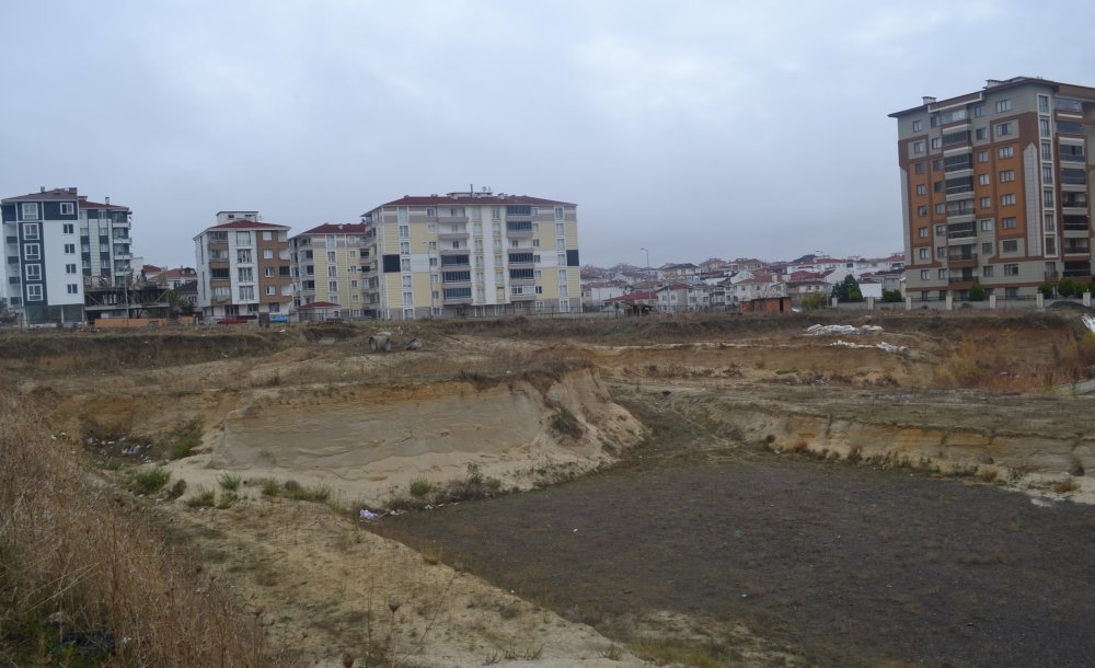 Boş Araziye Çöp Ve Moloz Dökülmesine Tepki