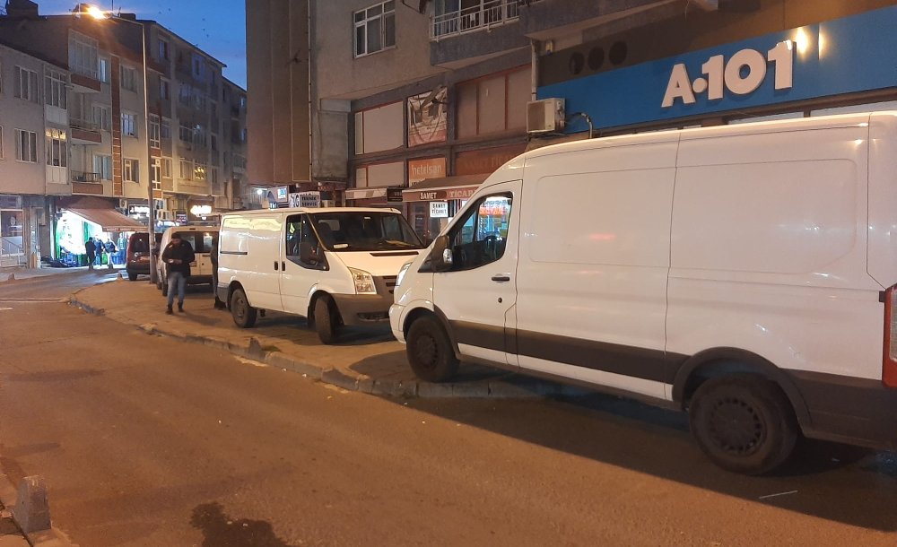 Vatandaş Yolda, Arabalar Kaldırımda!