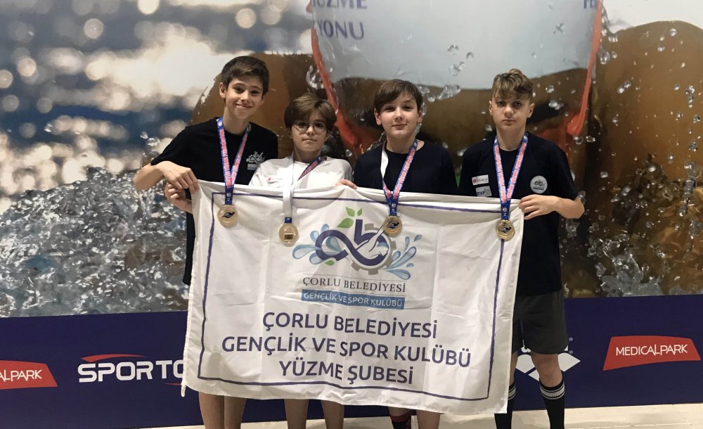 Çbsk Yüzücülerinden Büyük Başarı