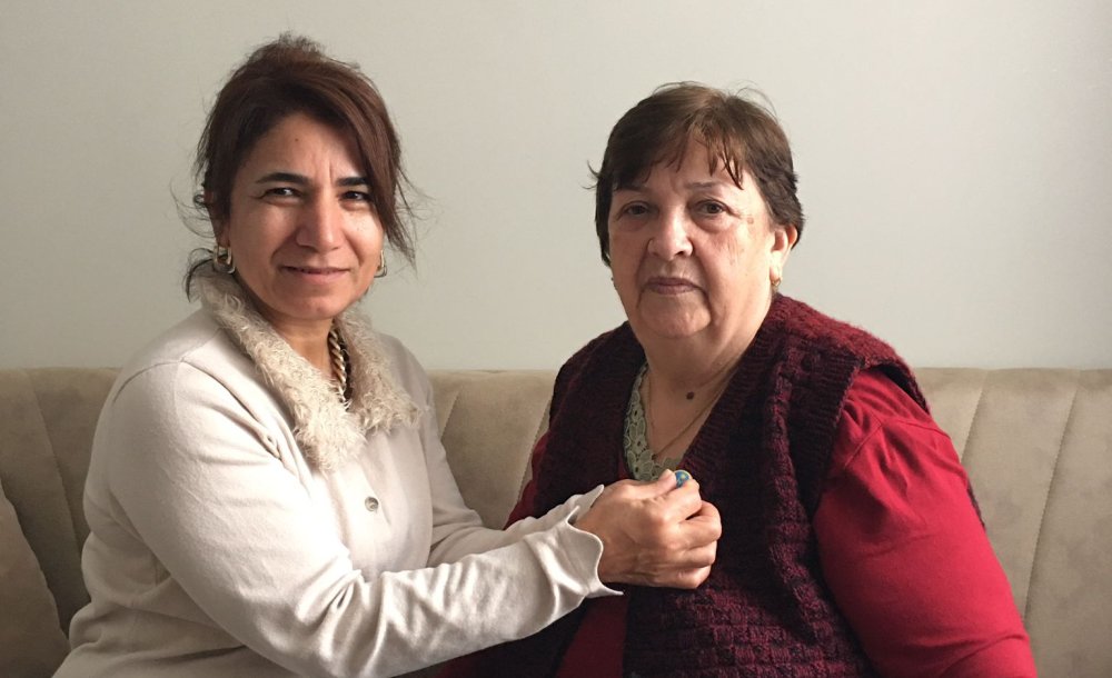 Akın Yılmaz, Üye Olanların Rozetlerini Taktı 