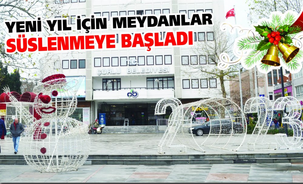 Yeni Yıl İçin Meydanlar Süslenmeye Başladı 