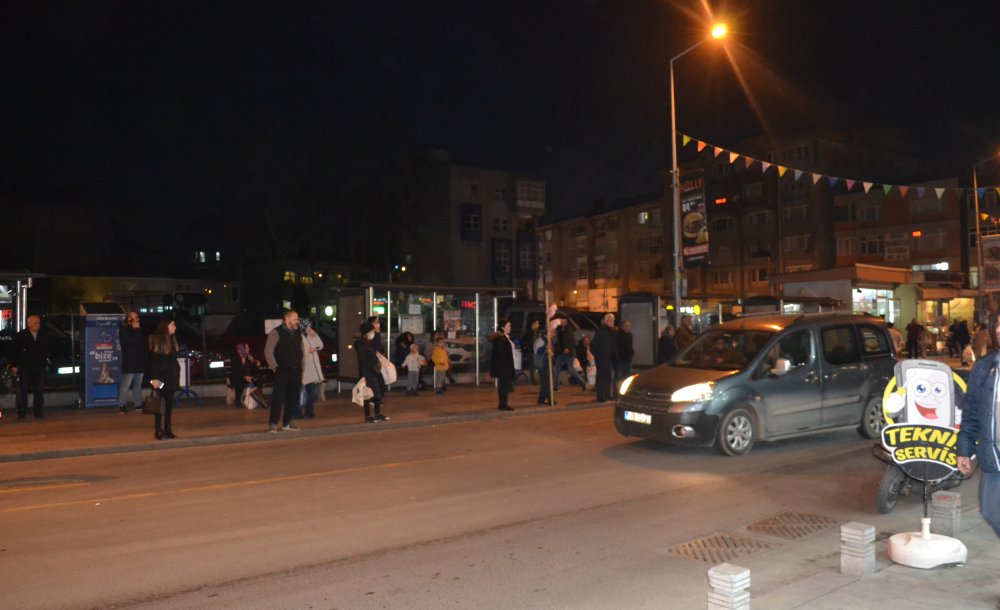 Duraklardaki Yoğunluk Bitmek Bilmiyor!