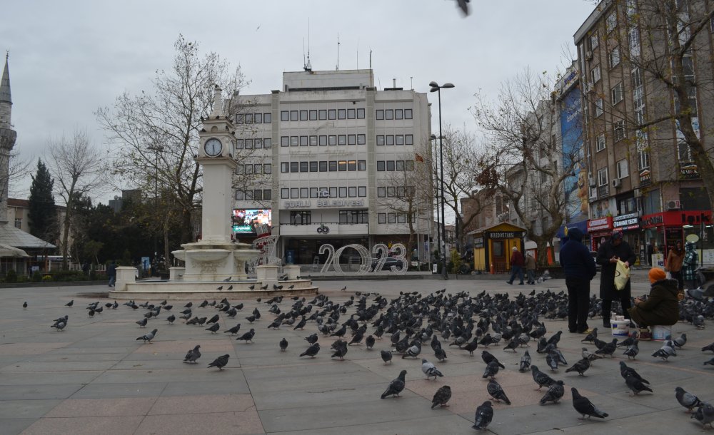 Çorlu'da Soğuk Hava Etkili Oldu 