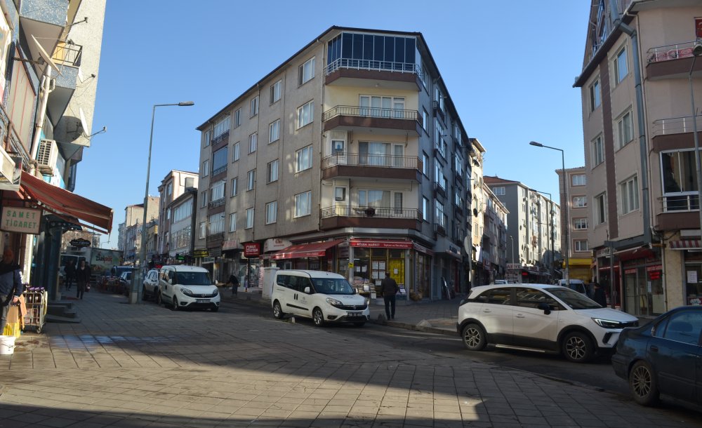 Esnaf Yeni Yıl Hazırlıklarını Sürdürüyor 