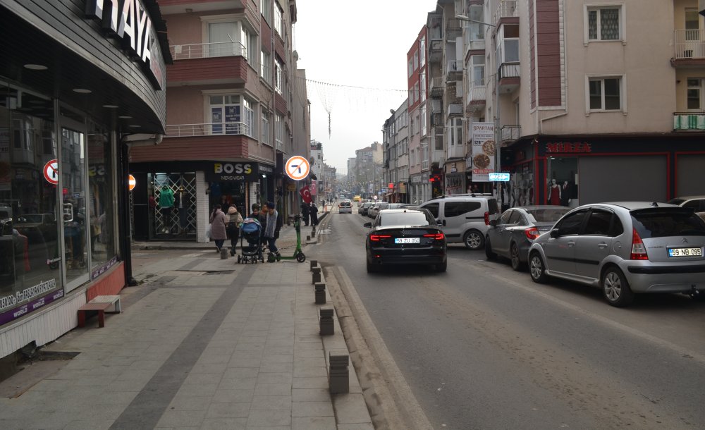 Esnaf Yeni Yıl Hazırlıklarını Sürdürüyor 