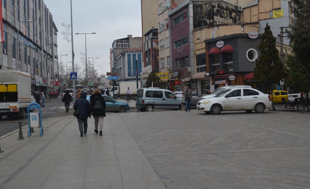 Vatandaşlar Alışveriş Telaşı Yaşadı 