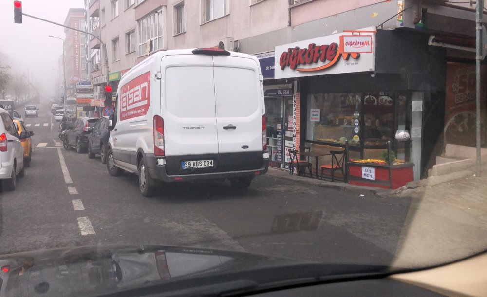 Atatürk Bulvarı'nda Yol Delindi 