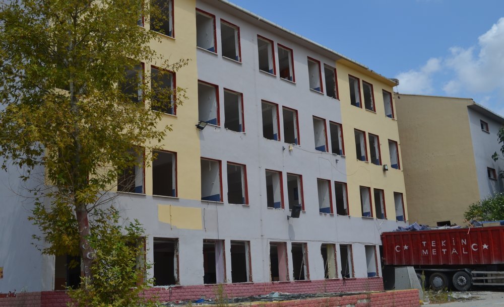 Yüzlerce Konut Yapan Toki̇, Okulları Neden Yapmıyor?