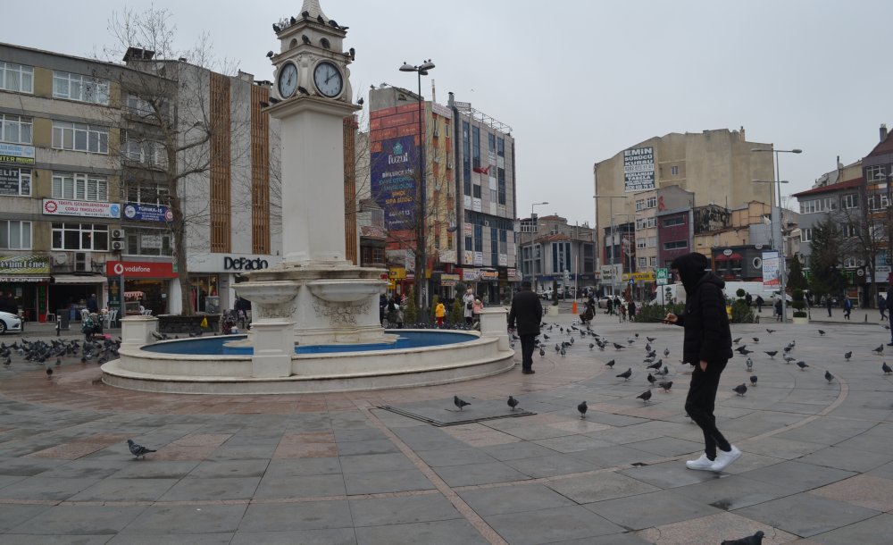 Cumhuriyet Meydanı'nda Renkli Görüntüler