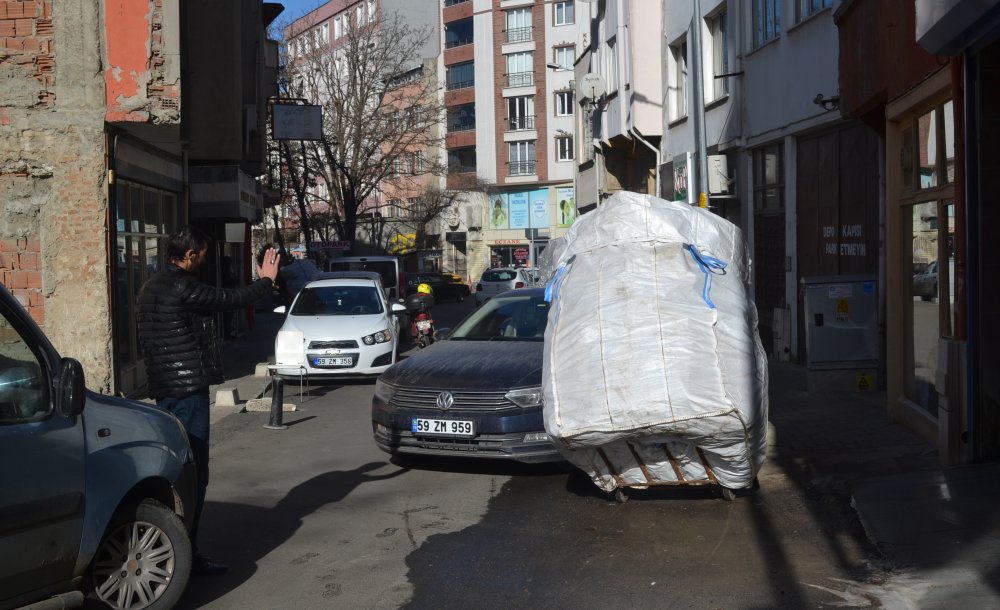 Çekçekçiler Trafiği Olumsuz Etkiliyor