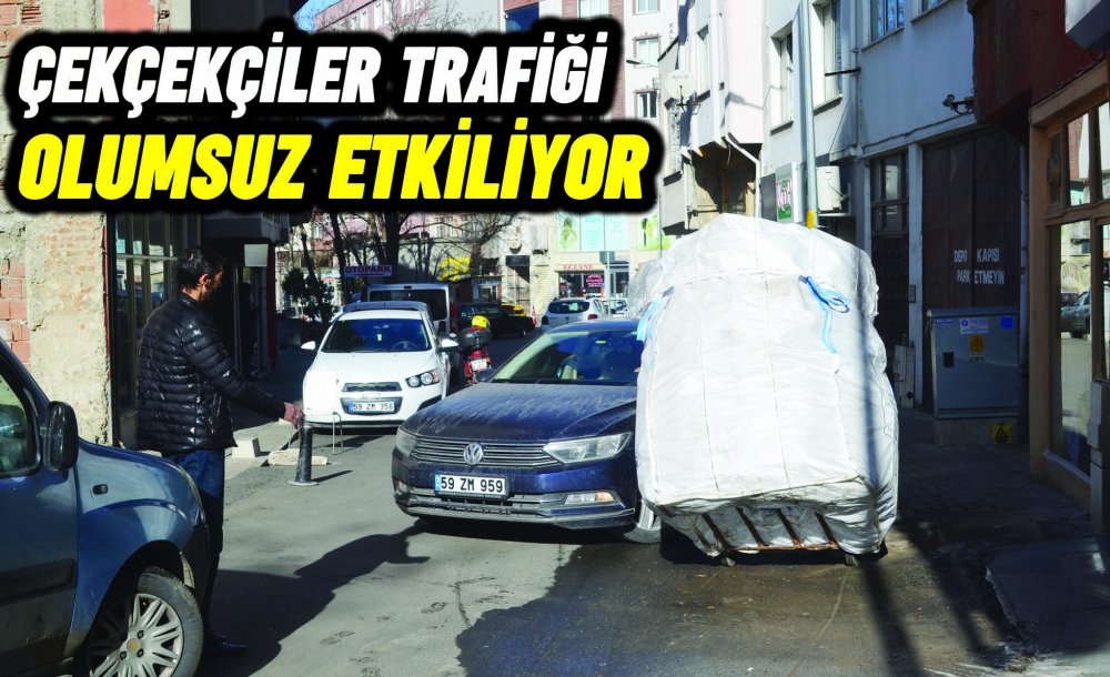 Çekçekçiler Trafiği Olumsuz Etkiliyor