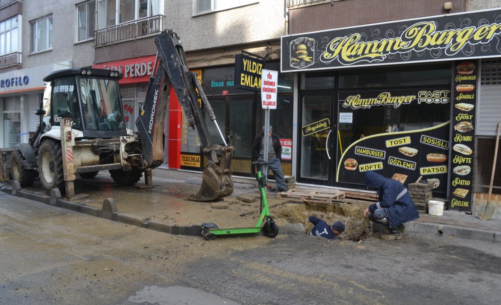 Teski̇ Su Patlağına Müdahale Etti