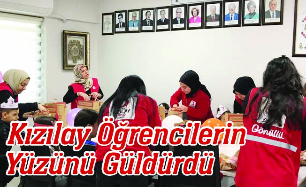 Kızılay Öğrencilerin Yüzünü Güldürdü