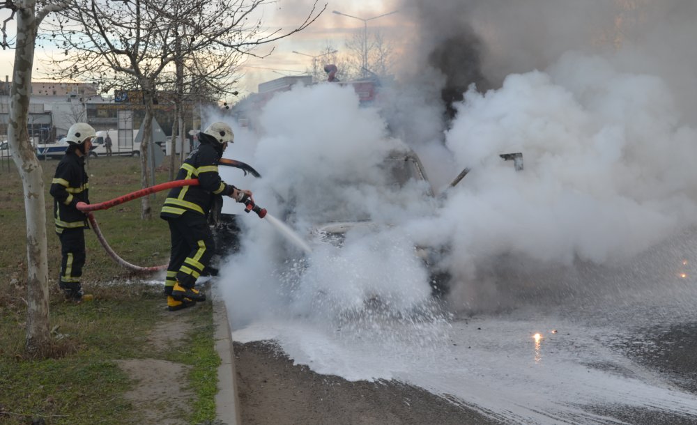  Alev Alev Yanan Araç Küle Döndü!