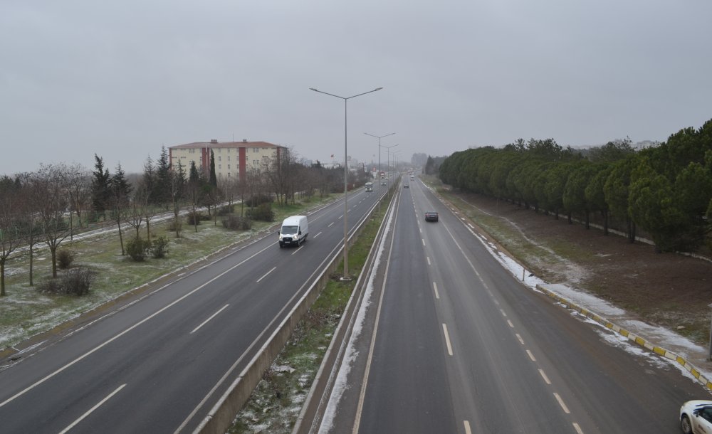 Çorlu'da Soğuk Hava Etkisini Sürdürüyor