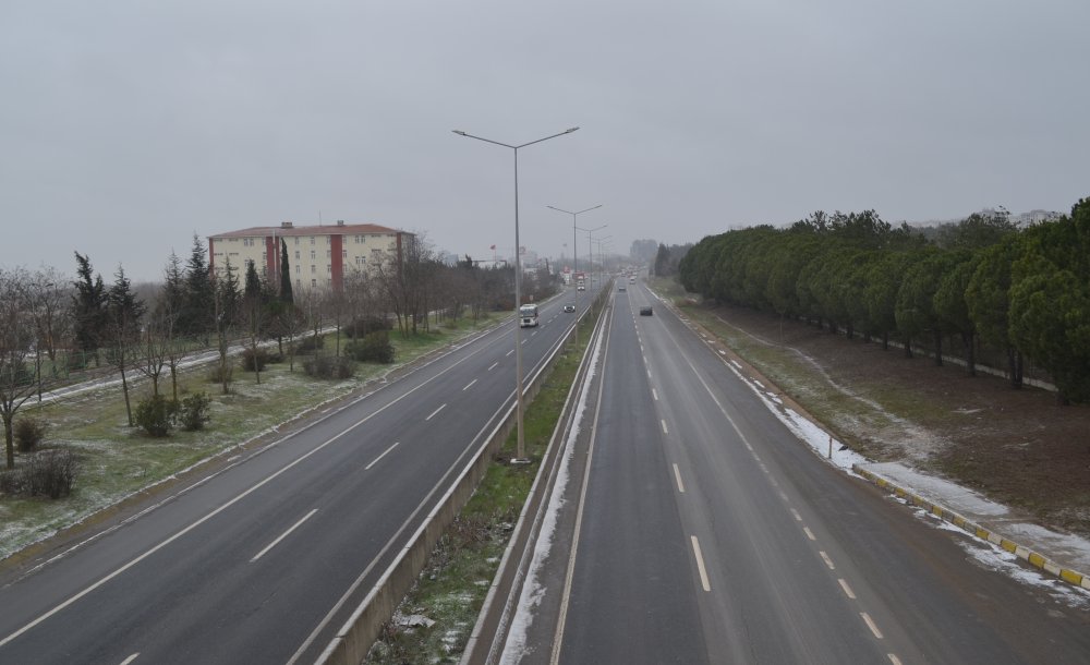 Çorlu'da Soğuk Hava Etkisini Sürdürüyor